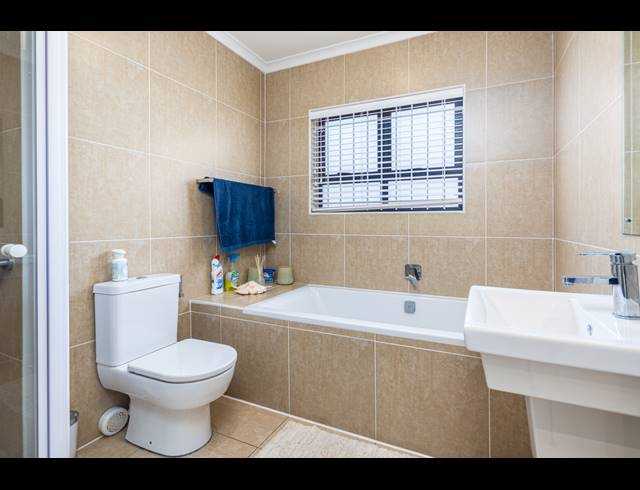 3 BEDROOM FREESTANDING TO LET IN SUNNINGDALE
